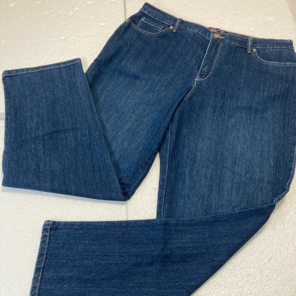 Gloria Vanderbilt Denim - Gloria Vanderbilt women Amanda jeans Sz 16 short NWT